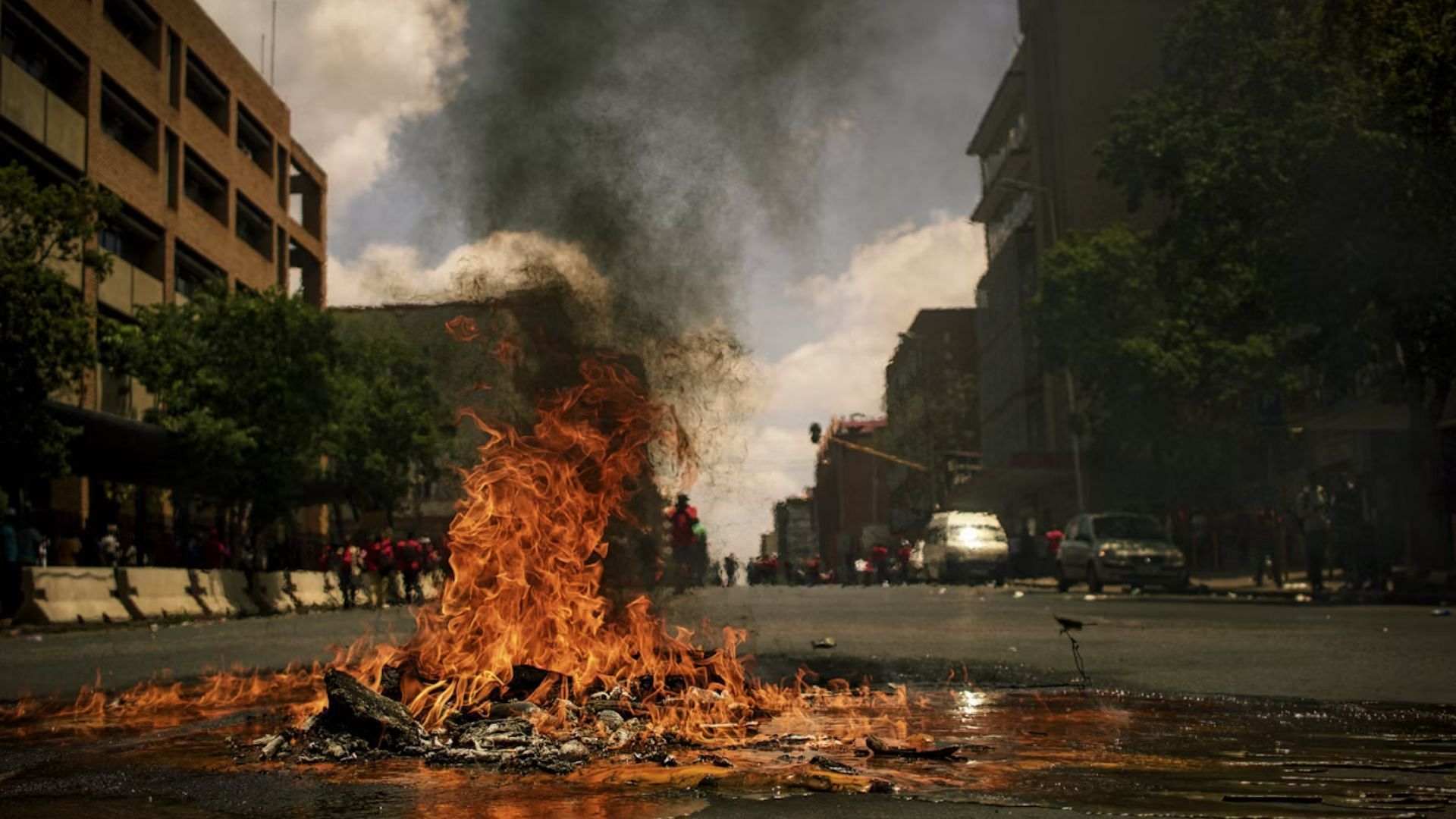 Trainwreck: The Real Project X is exclusive to Netflix (Image via Unsplash/ @ Pawel Janiak)
